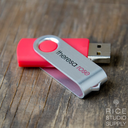 8 GB FULL COLOR SWIVEL FLASH DRIVE 2.0.